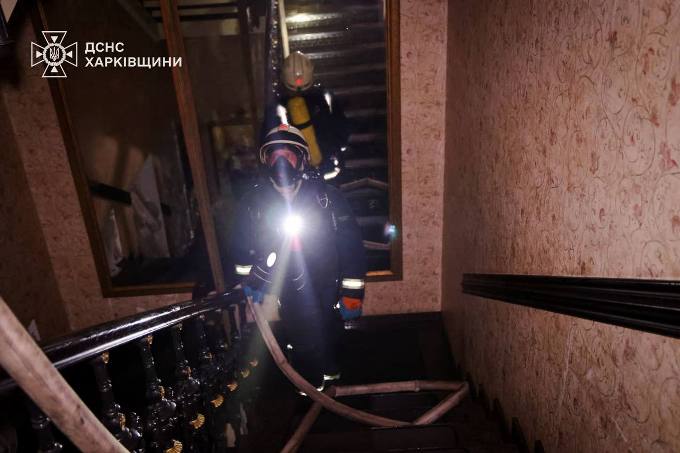 Новини Харкова: пожежа після удару БпЛА в центрі